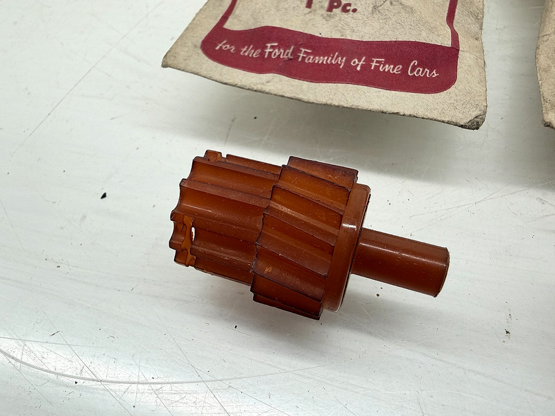(1) NOS 1962 1963 1964 Ford Fairlane Falcon Speedometer Driven Gear LE-17271-C