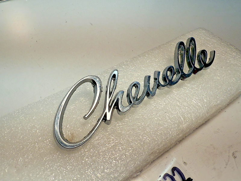 VINTAGE 1968 CHEVY CHEVELLE REAR DECK EMBLEM SCRIPT 7740129 GM B32-44