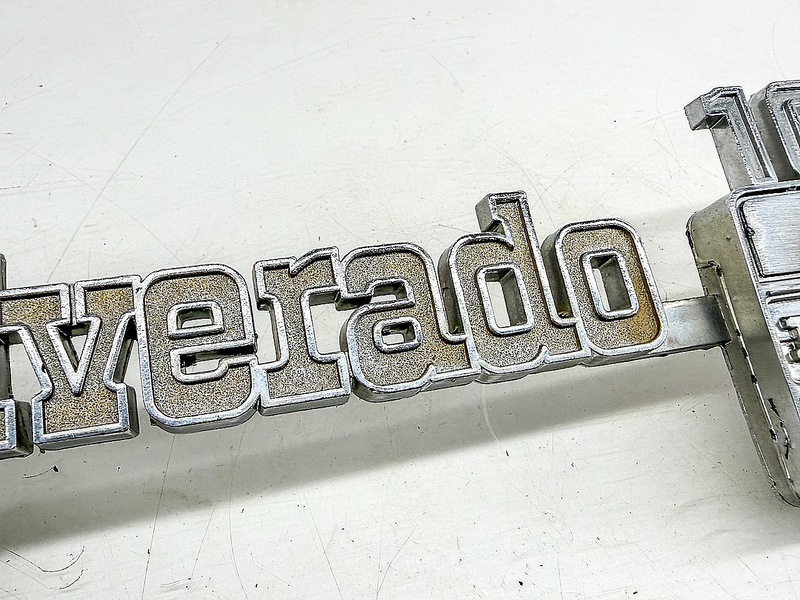 OEM 1975 - 1980 CHEVY SILVERADO 10 DIESEL FENDER EMBLEM PAIR 14016642 E10-2