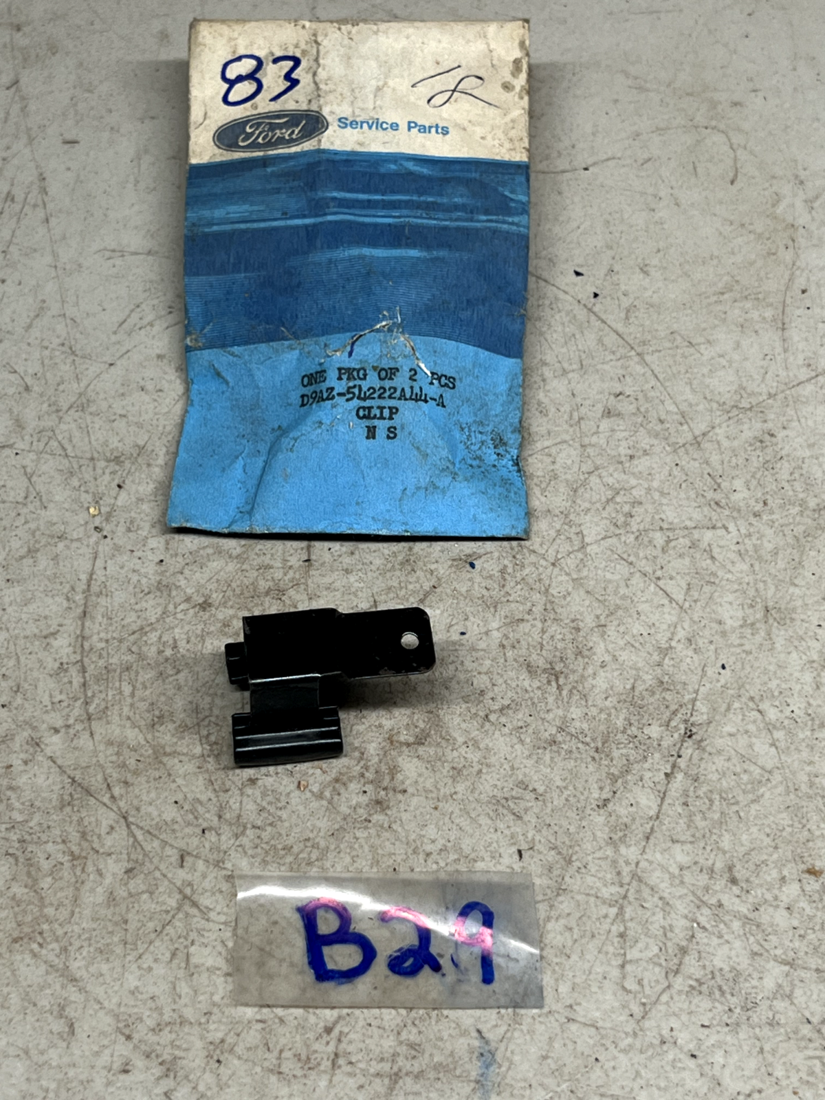 (1) NOS Ford CLIP D9AZ-5422A44-A B29-83