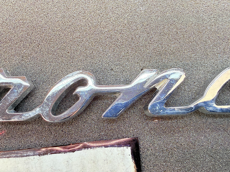 1966 - 1977 FORD CLASSIC BRONCO FENDER EMBLEM SCRIPT C7TB-16098-B E8-43