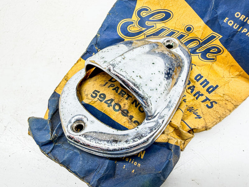 (1) NOS 1959 - 1964 GM GUIDE DOOR COURTESY LAMP GM 5940619 C77-81