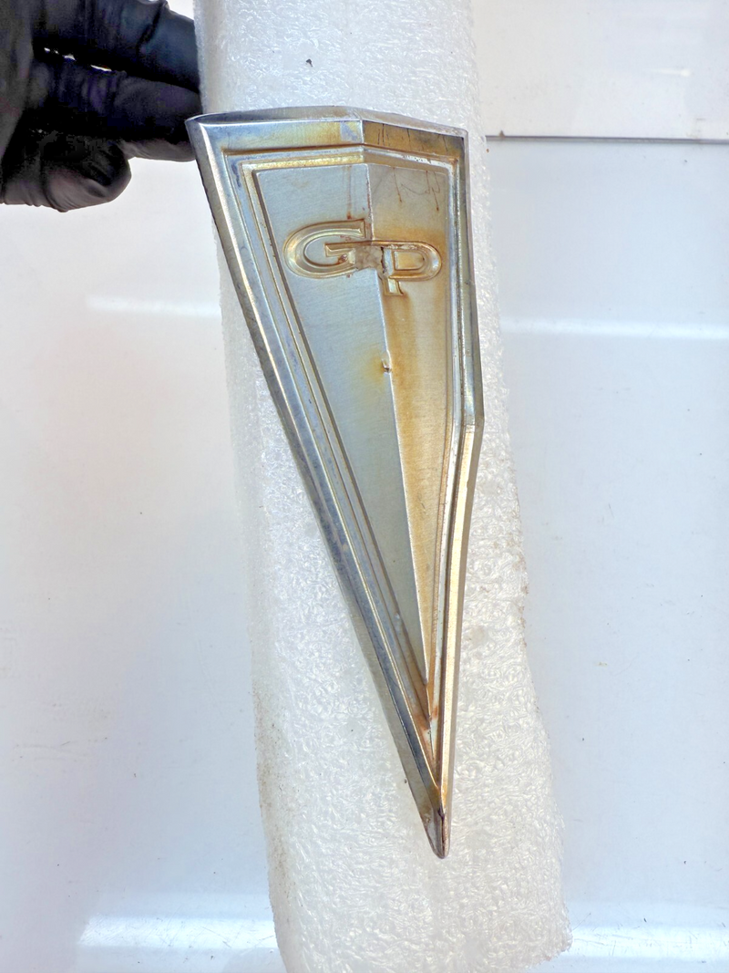 OEM 63 1963 PONTIAC GRAND PRIX TRUNK ARROW EMBLEM 4402210 B32-235