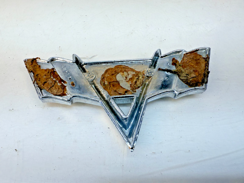 OEM 1964 1965 1966 1967 Chevrolet Fender Flags Chrome Emblem 3840318 E8-25