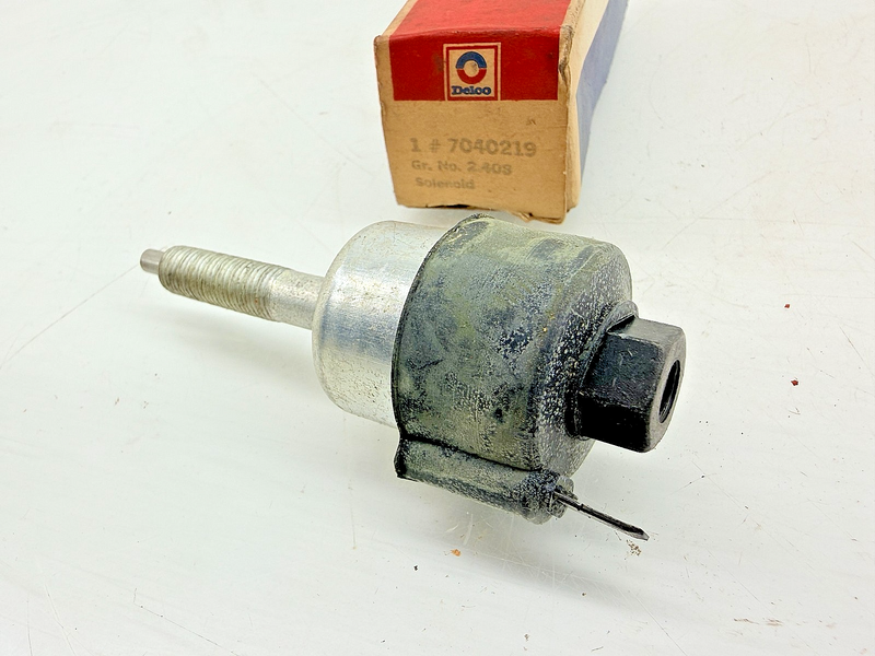 NOS 1968 - 1970 Chevy GM Carburetor Idle Stop Solenoid Delco 7040219 C75-16