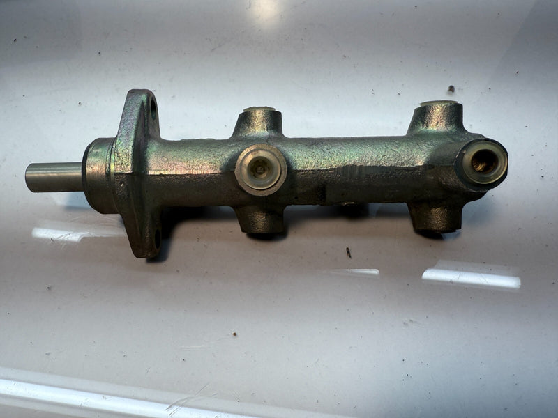 NOS Vw Scirocco Brake Master Cylinder Volkswagen 1987 8-valve Power Brake C13-22