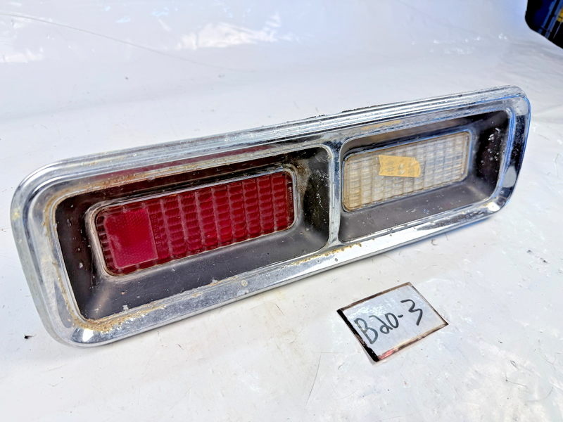 OEM 1968 CHEVY CAMARO LEFT DRIVER SIDE TAIL LIGHT 5959943 LH B20-3