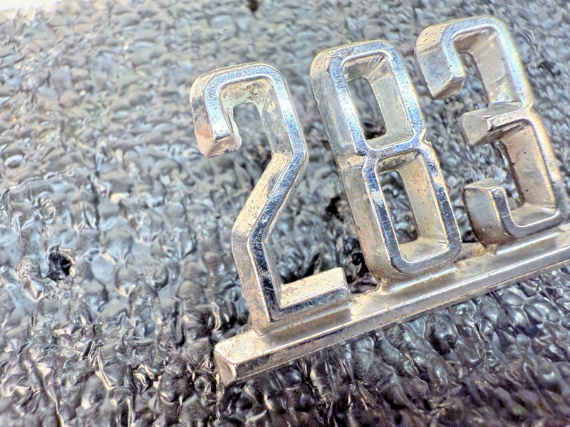 VINTAGE OEM 1960's CHEVROLET 283 FENDER EMBLEM BADGE GM B32-341
