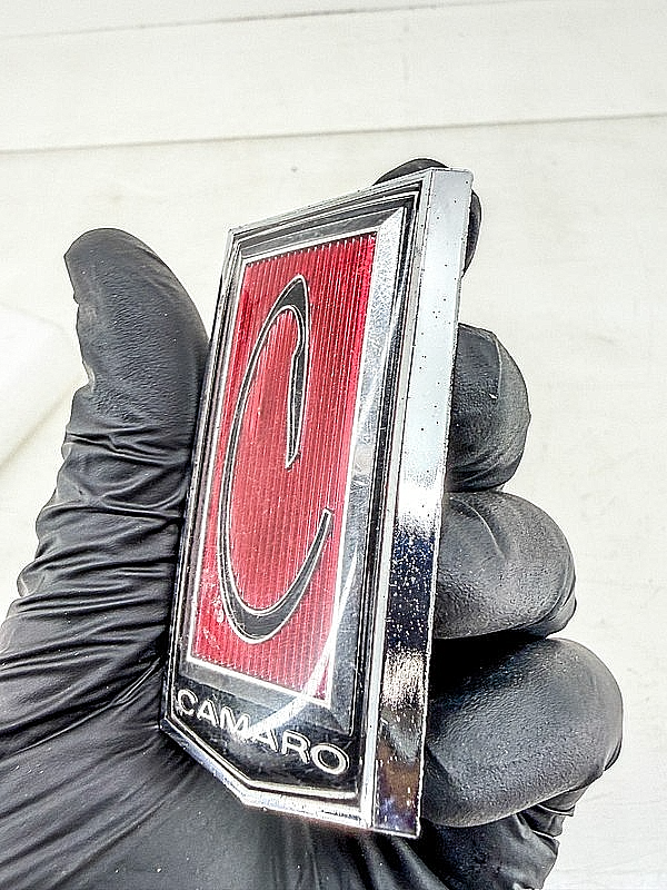 OEM 1971 - 1973 CHEVY CAMARO HEADER PANEL EMBLEM 3994710 E10-44