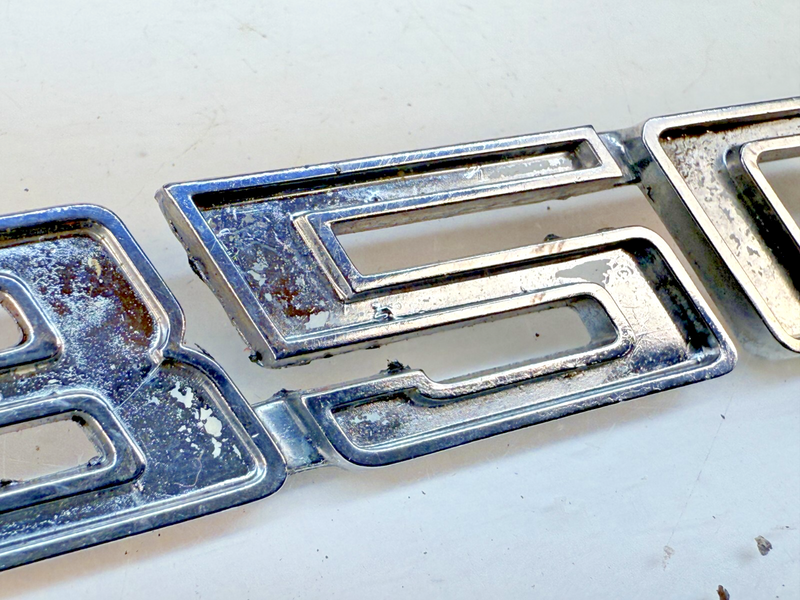OEM 1969 - 1974 350 Fender Emblem Chevy Chevelle Camaro Nova SS Impala B32-352