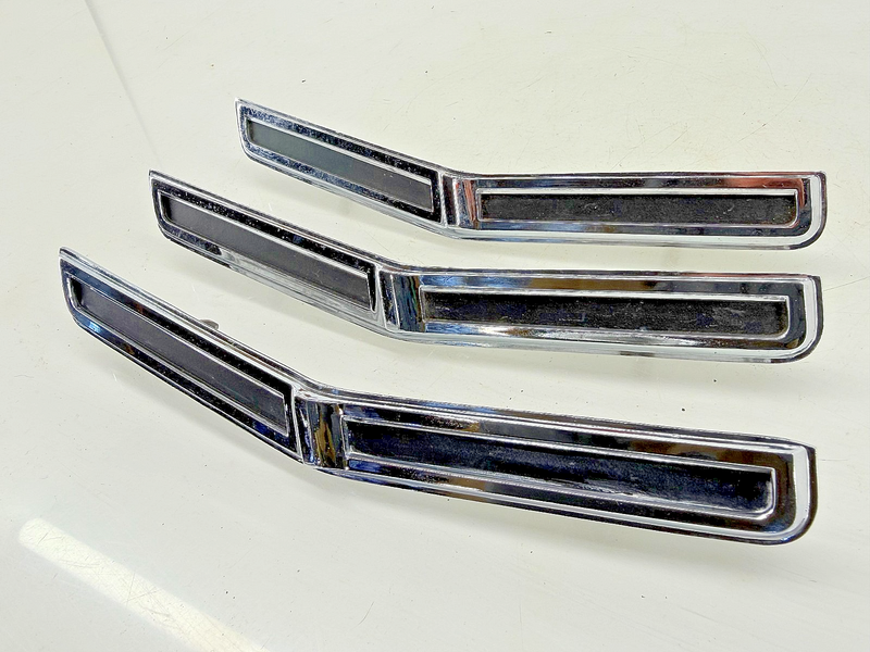 (3) NOS 1966 MERCURY COMET RH CHROME FENDER LOUVERS EMBLEMS C6GB-16188-C C60-42