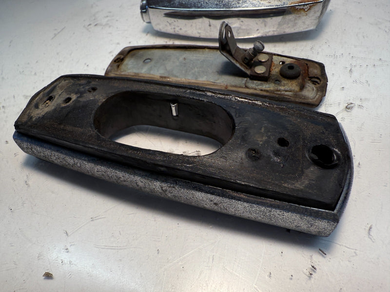 OEM Mercedes-Benz Hella K2810 Rear License Plate Light Assembly CHROME C8-23