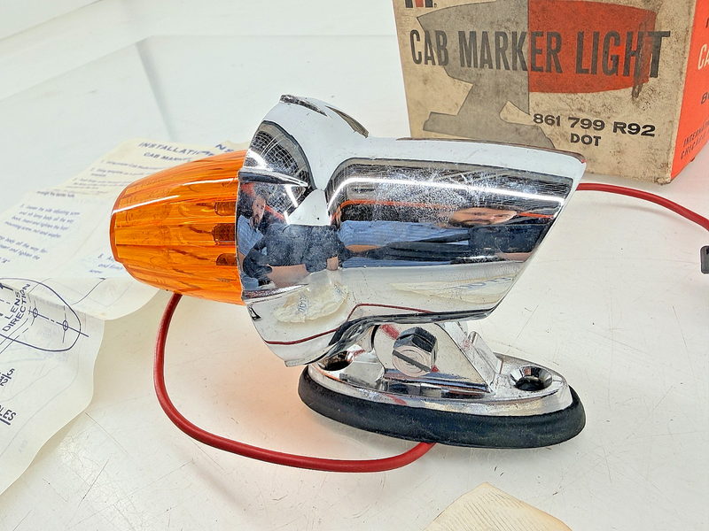 NOS 1969 - 1978 International Harvester Cab Marker Light 861 799-R92 C70-32