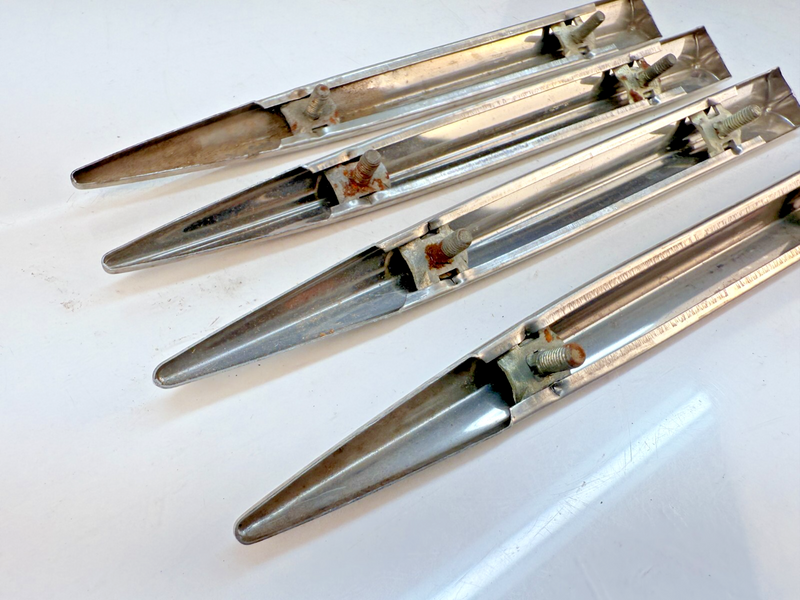 (1) NOS 1946 - 1948 BUICK SUPER & ROADMASTER SPEAR MOLDING TRIM 1328943 B32-303