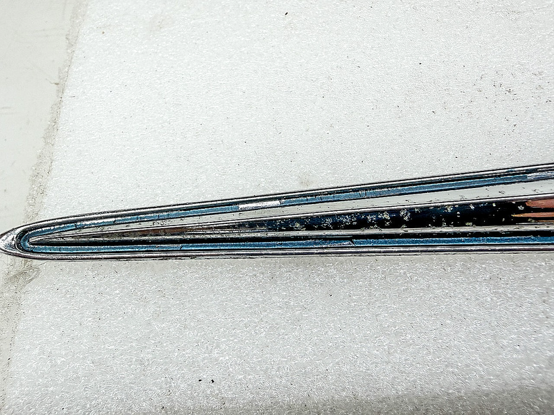 OEM 1960 - 1961 PONTIAC BONNEVILLE QUARTER PANEL EMBLEM 4816140 E10-26