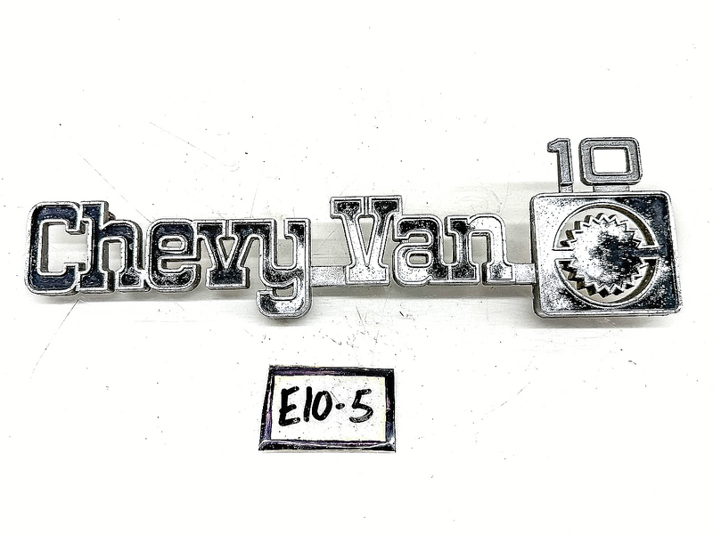 OEM 1981 - 1982 CHEVY VAN 10 G10 FENDER EMBLEM 363579 E10-5