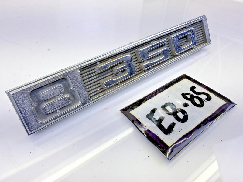 OEM Vintage 1969 - 1972 CHEVY TRUCK 8 350 FENDER EMBLEM 3950926 E8-85