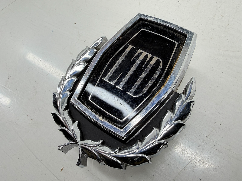OEM 1973 Ford LTD 683 Roof Side Emblem Badge D3AB-7142514-AB E9-13