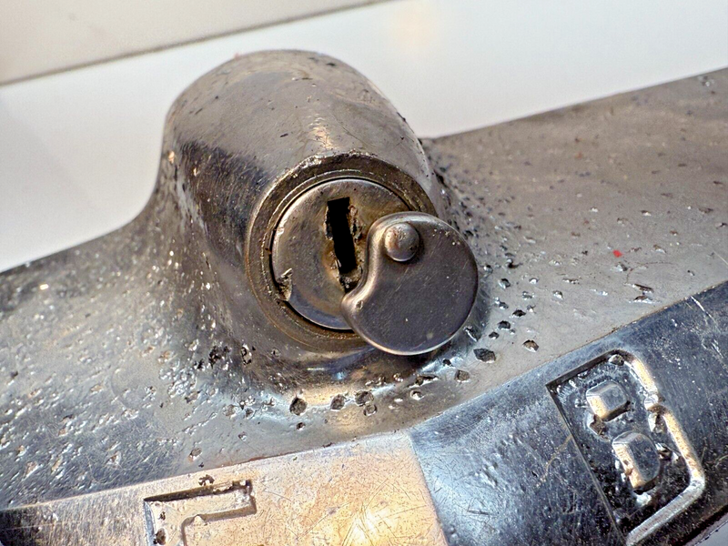 OEM STUDEBAKER 1952 COMMANDER CHROME TRUNK DECK LID TRIM EMBLEM XOC 802 B46