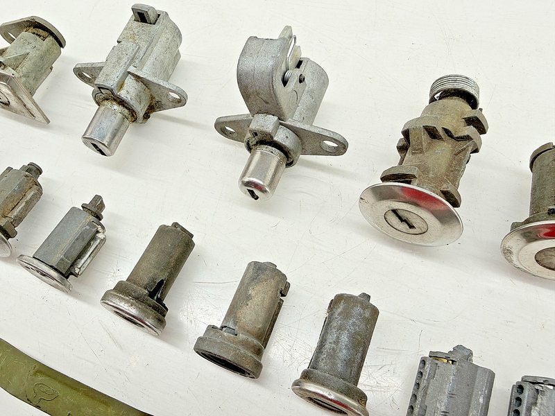 (19) - VINTAGE 1960's Ford Mercury Door Truck Glove Ignition Key Locks Tumblers