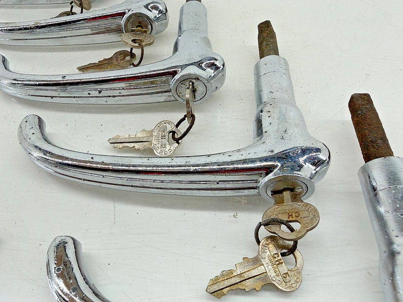 (1) Vintage 1930s 1940s CHEVY GM GMC Deck Lid Trunk Handle w/ Lock & Key C34-40