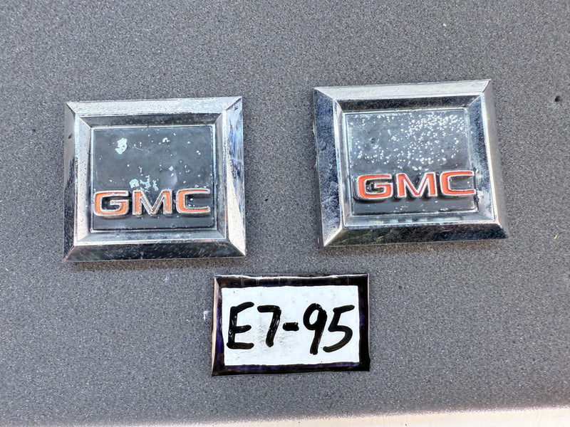BRKN OEM 1973 - 1980 GMC Sierra Grande PAIR Fender Emblem C10 Pickup E7-95