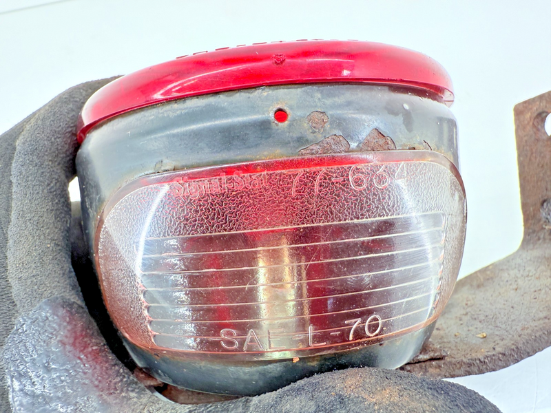 Signal-Stat SAE-STIL-70 License Plate Tail Light Bezel & Housing Rat Rod C37-29