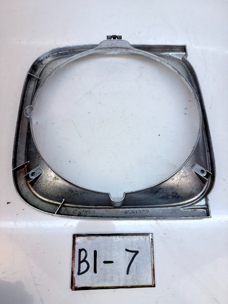 Passenger Right Headlight Door/Cover Trim Bezel 1972 CHEVY CHEVELLE 6261958 B1-7