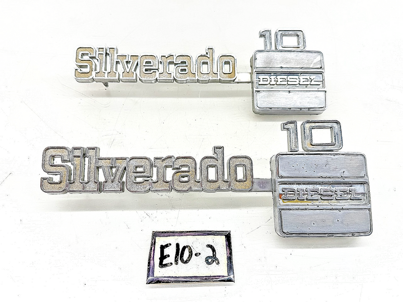 OEM 1975 - 1980 CHEVY SILVERADO 10 DIESEL FENDER EMBLEM PAIR 14016642 E10-2