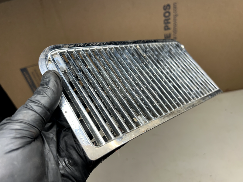 Original 1969 Chevrolet Chevelle Hood Inserts Grills 3915489 LH 3915490 RH B18-2