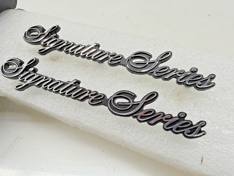 OEM 1980 - 1988 LINCOLN TOWN CAR SIGNATURE SERIES EMBLEMS KBC-1800670 E9-10