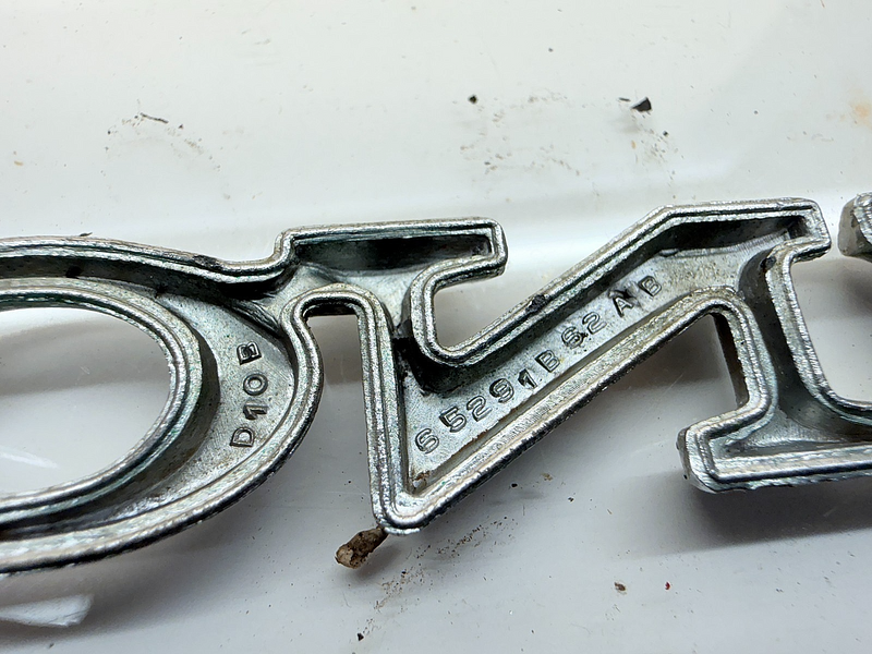 ORIGINAL 1970 1971 FORD TORINO CHROME EMBLEM D10B-65291B62-AB E8-55