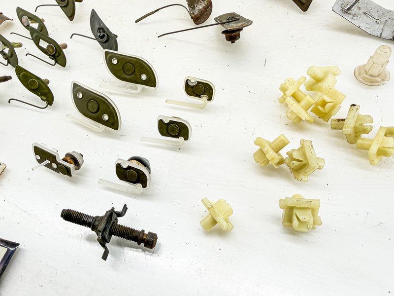 VINTAGE 1960S FORD BODY TRIM MOULDING CLIP FASTENER LOT C5TZ C79-36