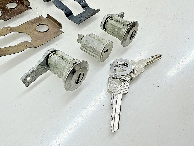NOS 1961 - 1964 FORD GALAXIE FAIRLANE LOCK CYLINDER SET KEYS C3AZ6222050B C77-10