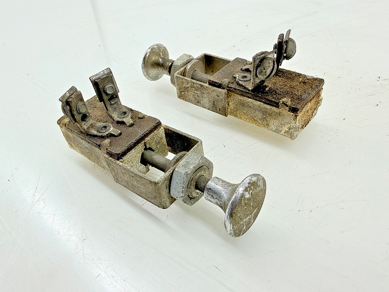 (1) Vintage Push Pull Dash Switches Flat Chrome Knobs 1930s 1940s Ford C67-167