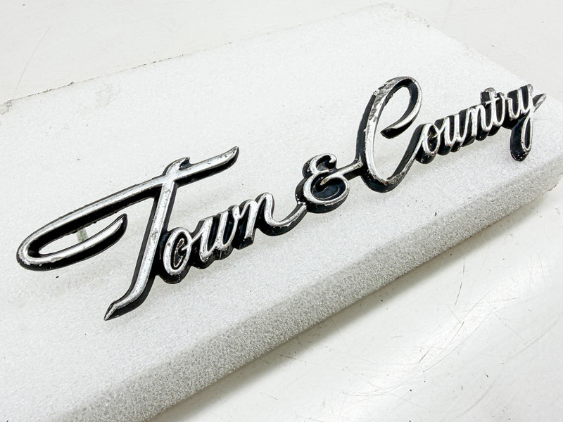 OEM 1969 - 1978 CHRYSLER TOWN & COUNTRY SCRIPT EMBLEM 2902894 E10-69