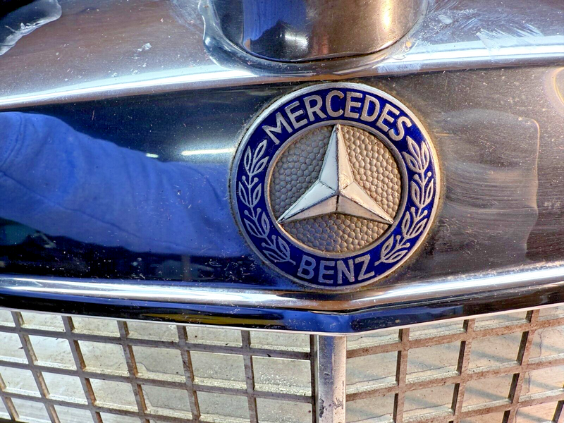 OEM Mercedes W114 W115 68-76 Radiator Shroud Guard Grill Radiator Cowl Emblem P4