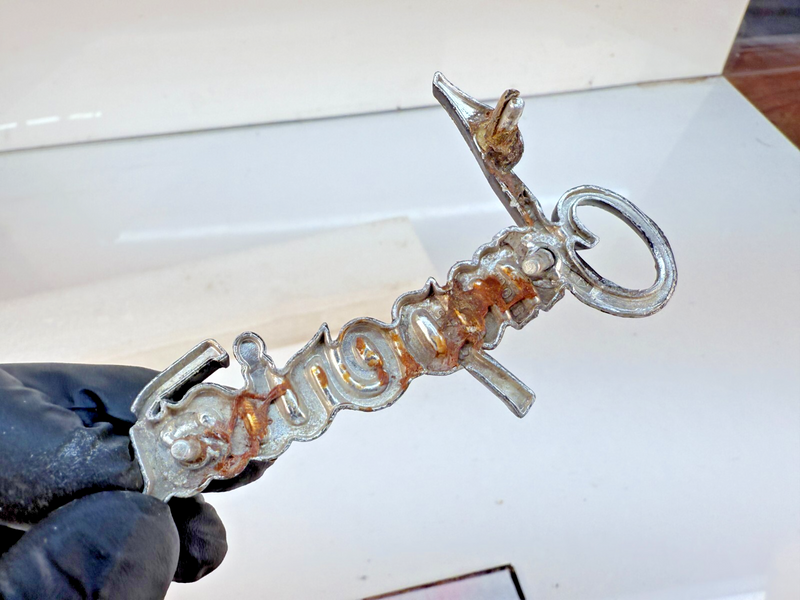 OEM 1969 CHRYSLER IMPERIAL EMBLEM BADGE MOPAR 3345736 B32-288