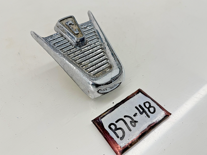 RARE OEM 1961 MERCURY COMET REAR TRUNK LATCH EMBLEM ORNAMENT C1GB6245525A B72-48