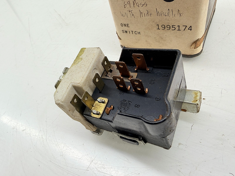 NOS 1969 CHEVROLET IMPALA CAPRICE HIDEAWAY HEADLIGHT SWITCH GM 1995174 C71-34