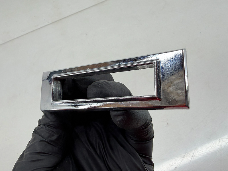 OEM 1969 GM Chevrolet Chevelle Front Rear Marker Lamp Bezel 3942749 E7-118
