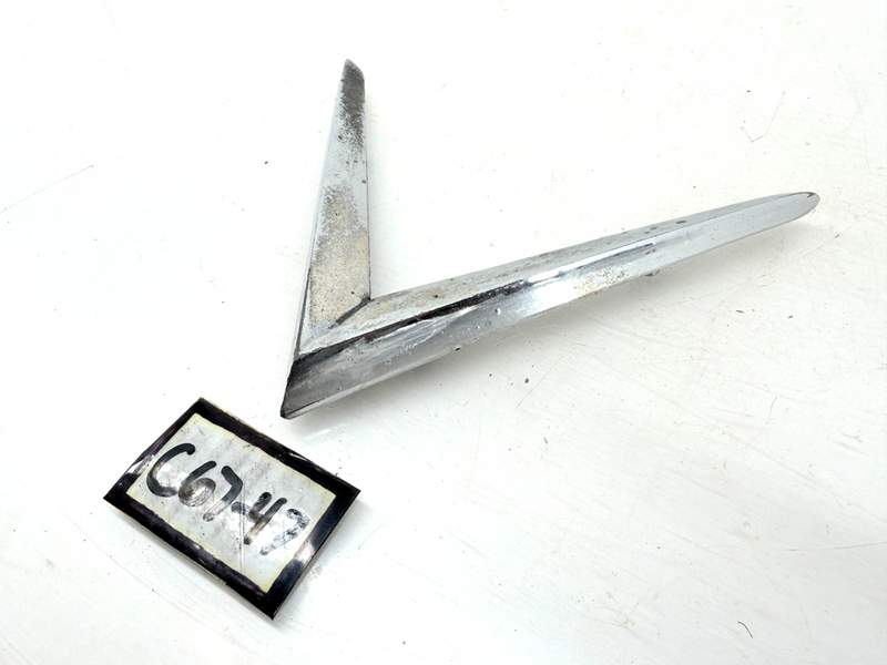 OEM 1948 1949 CADILLAC V HOOD V EMBLEM 1453001 C67-47