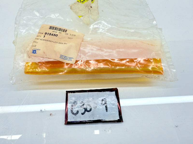 NOS GM 1981 1987 1991 GMC CHEVY RH Front Side Marker Lamp Assembly 915450 C30-9