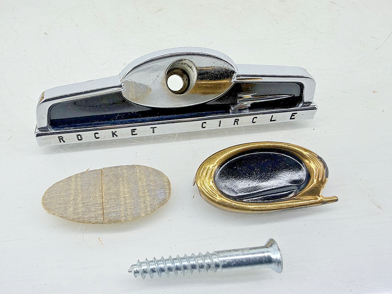 NOS OEM GM 1954 - 1957 Oldsmobile Rocket Circle Emblem 983421 C49-33