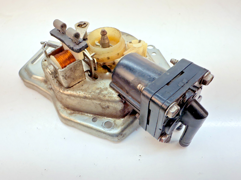 OEM 1968-1969 1972-1973 Corvette C3 Windshield Washer 3 Port Pump 4919630 B83-46