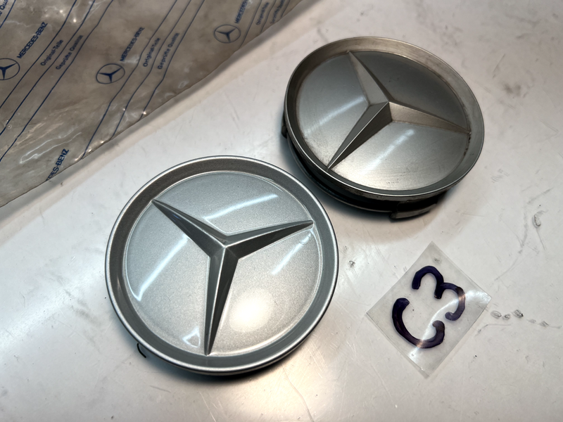 NOS Genuine Mercedes Alloy Wheel Center Caps 2014010225 W123 W124 W201 C3-18