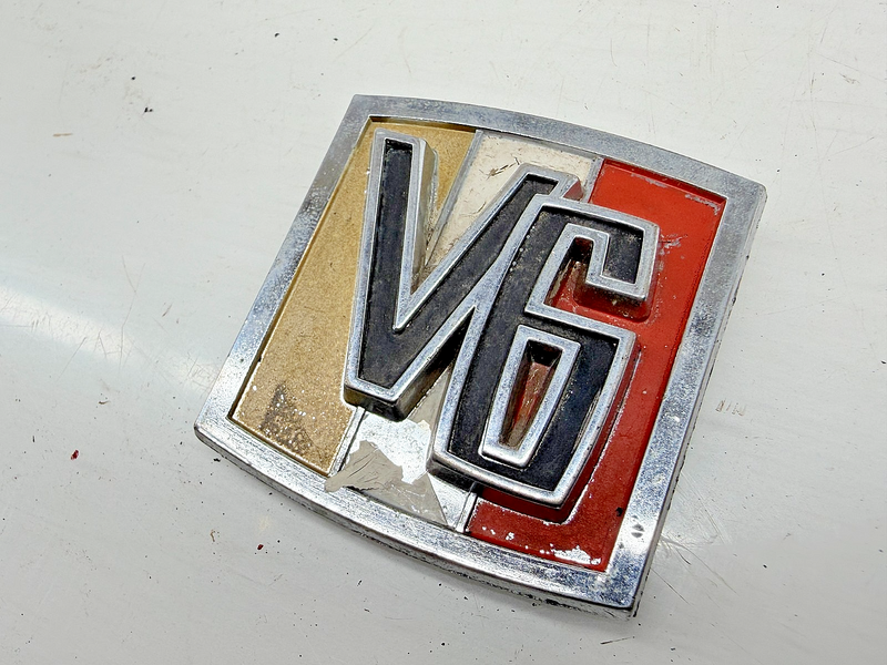 OEM 1966 - 1971  Jeepster Commando Dauntless Willys Emblem CJ-5 CJ-6 E9-21