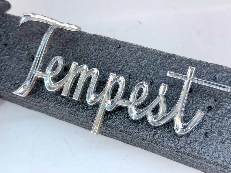 OEM 1966 GM Pontiac Tempest  Fender Emblem 7586905 Script Ornament B32-347