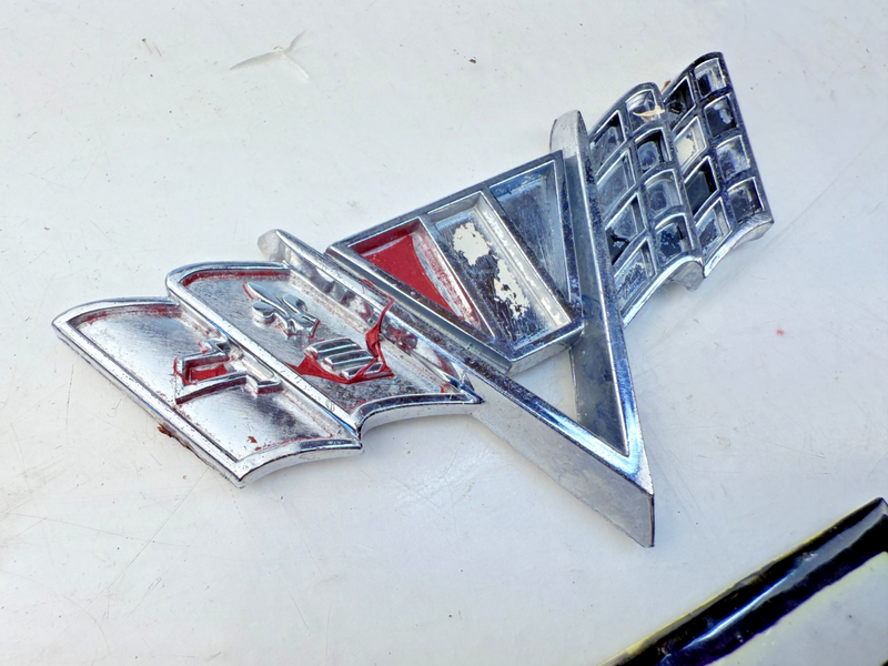 OEM 1964 1965 1966 1967 Chevrolet Fender Flags Chrome Emblem 3840318 E8-25