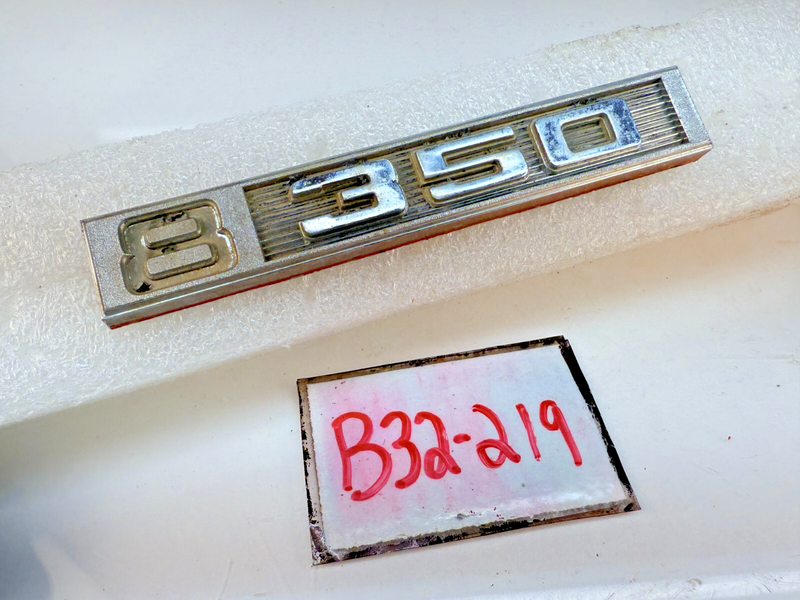 OEM Vintage 1969 - 1972 CHEVY TRUCK 8 350 FENDER EMBLEM 3950926 B32-219